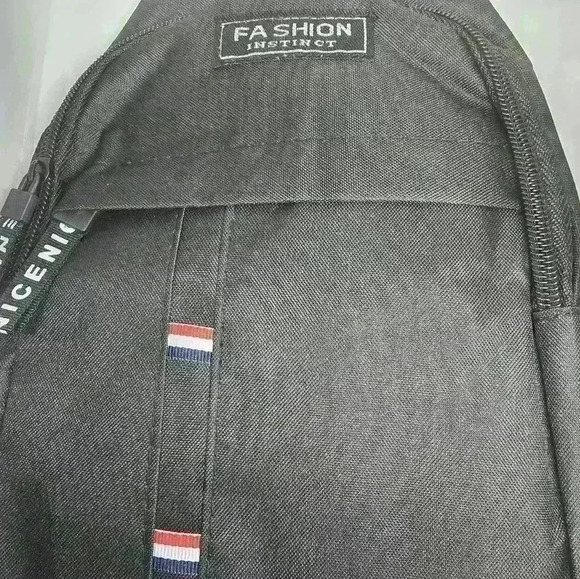 NWOT Multi-functional Shoulder Bag - Picture 3 of 5